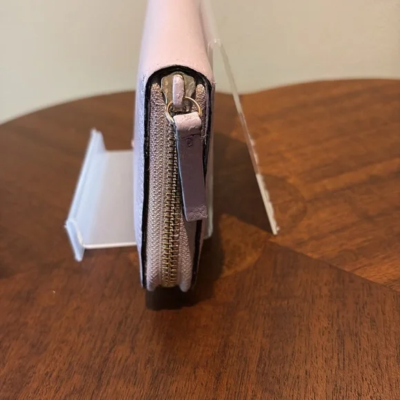 Tory Burch. Long wallet zippy wallet pebbled leather lavender beige interior - Picture 5 of 11